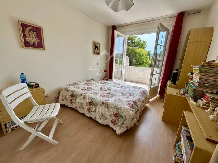 Image No.11-3 Bed House for sale