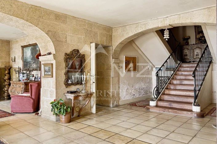 Image No.5-9 Bed House for sale