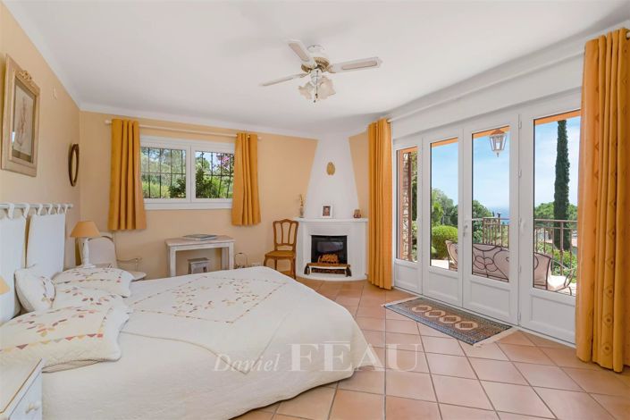 Image No.8-5 Bed House for sale