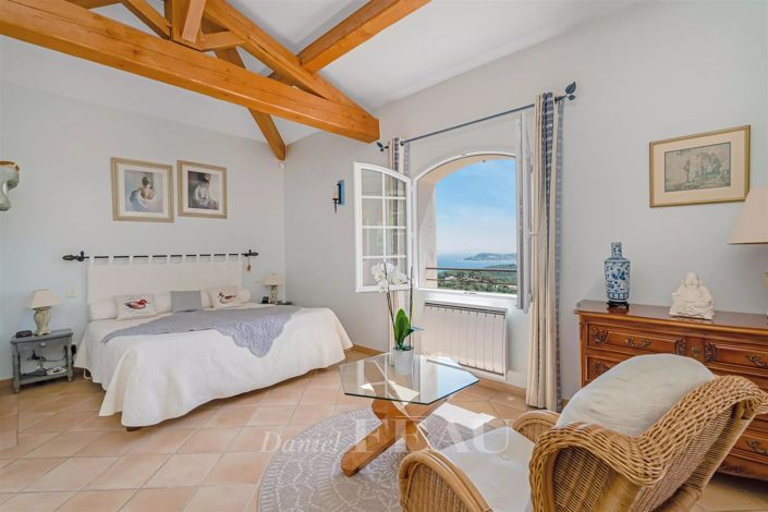 Image No.9-5 Bed House for sale