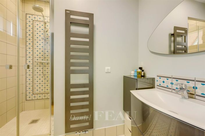 Image No.10-4 Bed House for sale