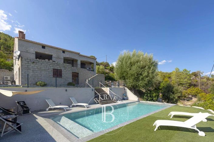 Image No.1-7 Bed House for sale