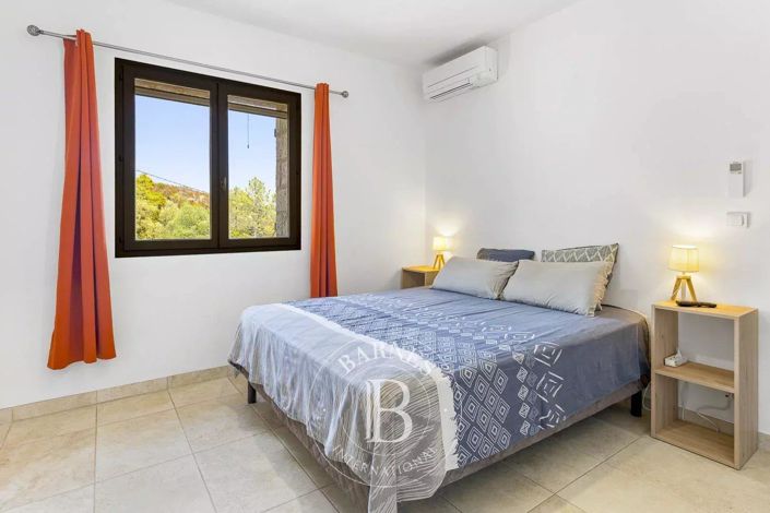 Image No.16-7 Bed House for sale