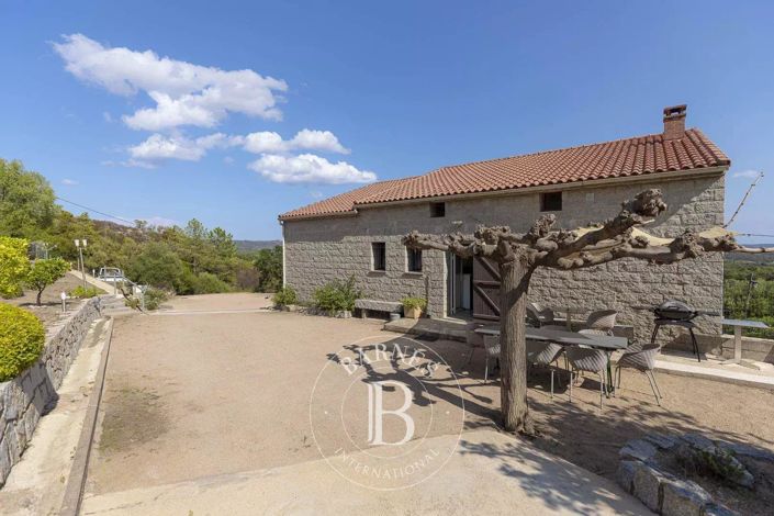 Image No.20-7 Bed House for sale