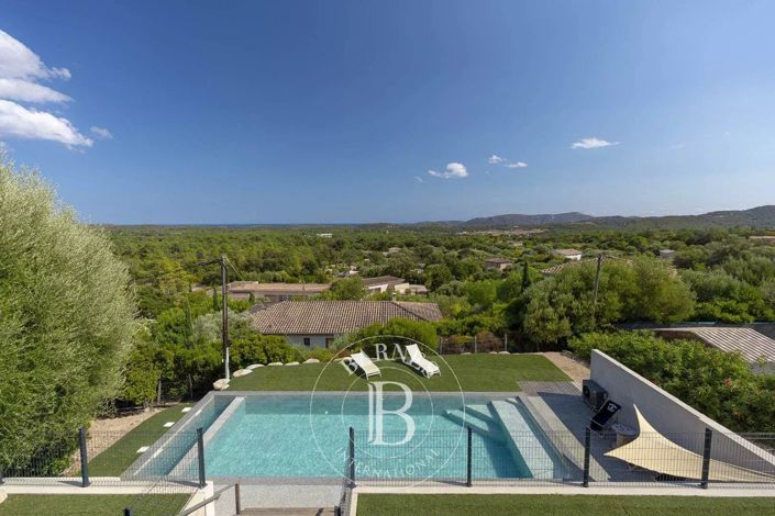 Image No.4-7 Bed House for sale