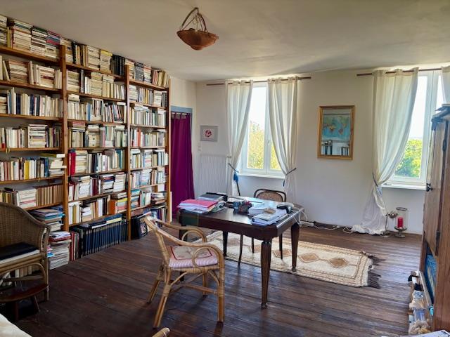 Image No.10-6 Bed House for sale