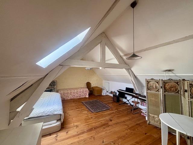 Image No.18-6 Bed House for sale