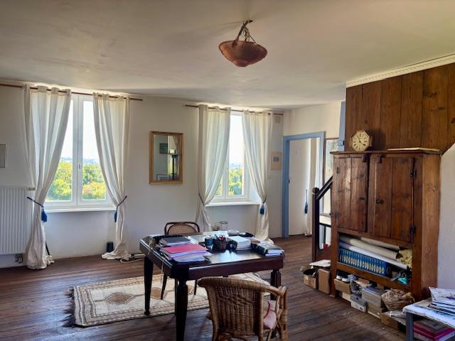 Image No.9-6 Bed House for sale