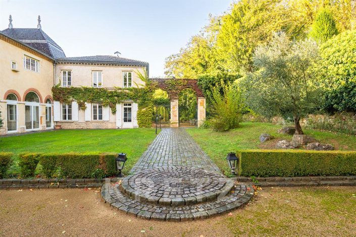 Image No.1-7 Bed Property for sale