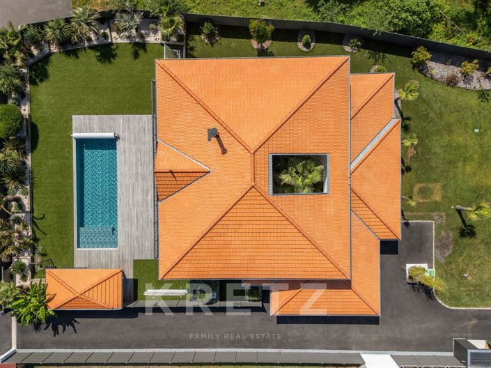 Image No.1-5 Bed House for sale