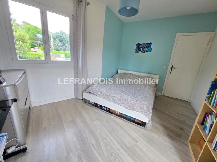 Image No.10-3 Bed House for sale