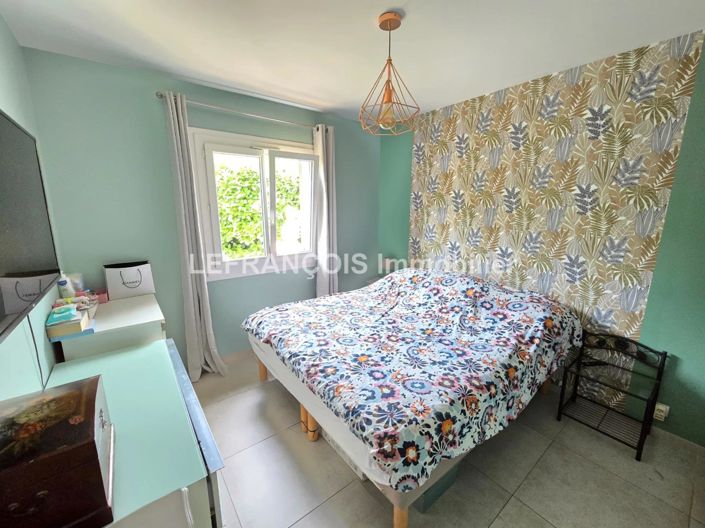 Image No.8-3 Bed House for sale