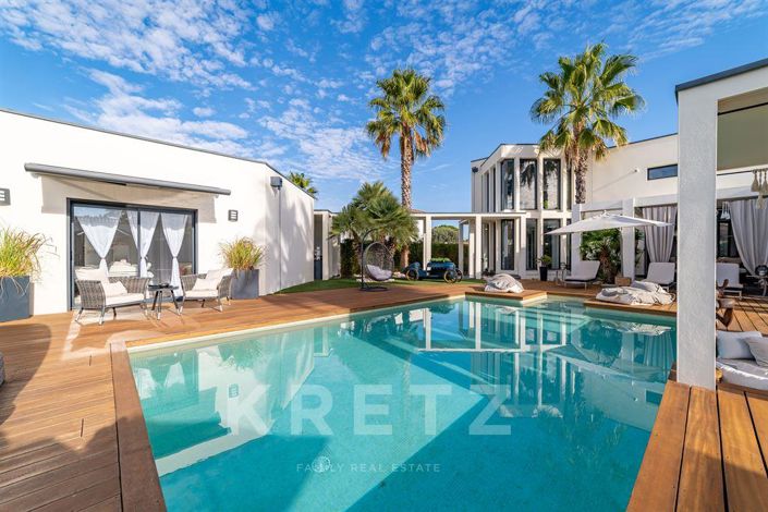 Image No.1-4 Bed House for sale
