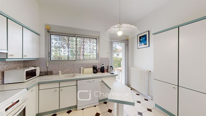 Image No.8-4 Bed House for sale