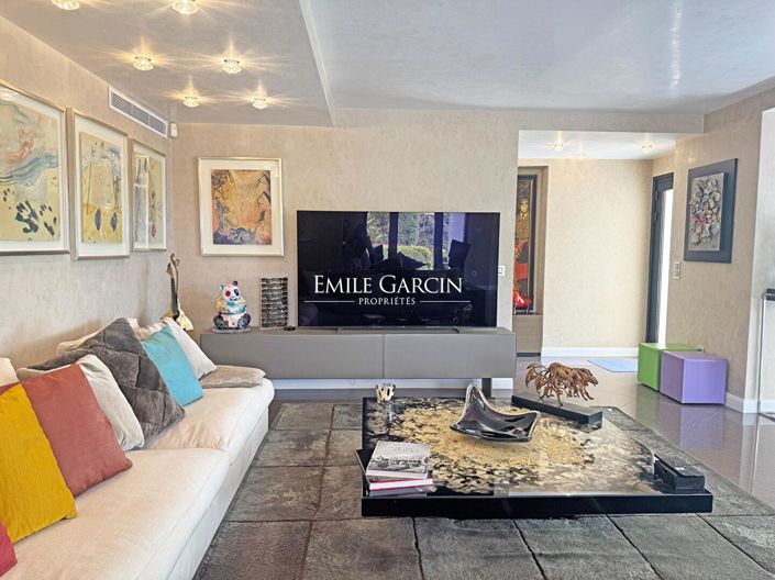 Image No.2-4 Bed House for sale