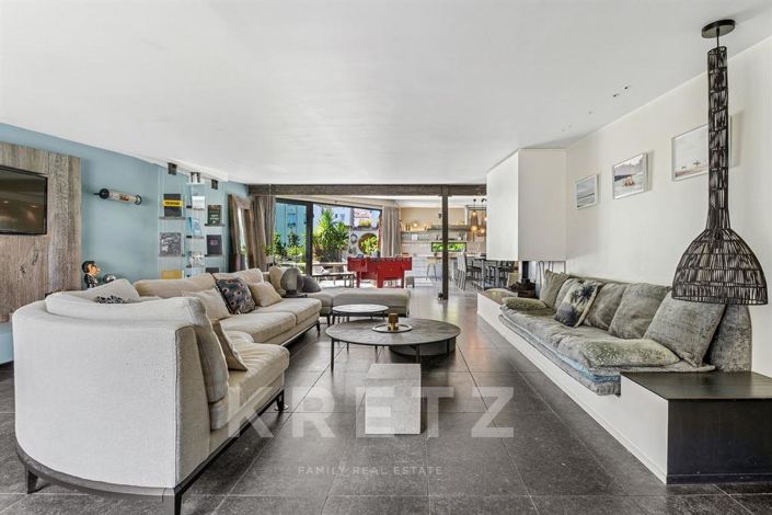 Image No.8-5 Bed House for sale