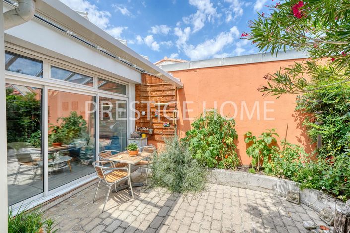 Image No.1-2 Bed House for sale