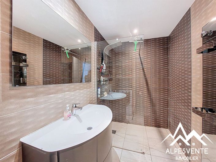 Image No.11-3 Bed Apartment for sale