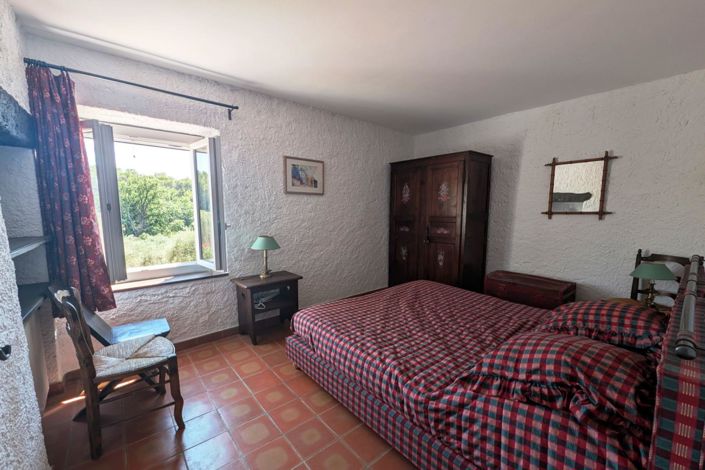 Image No.9-6 Bed House for sale