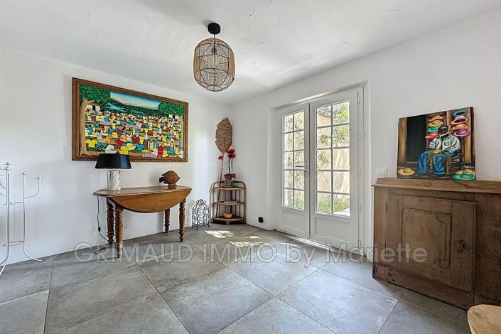 Image No.10-3 Bed House for sale