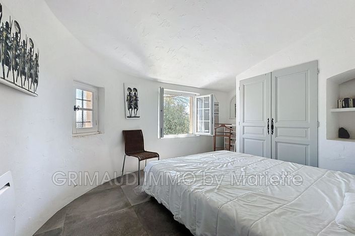 Image No.17-3 Bed House for sale