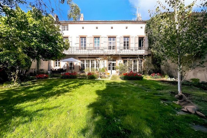 Image No.1-6 Bed Property for sale