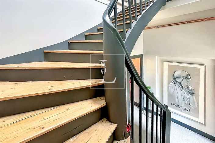 Image No.11-6 Bed Property for sale