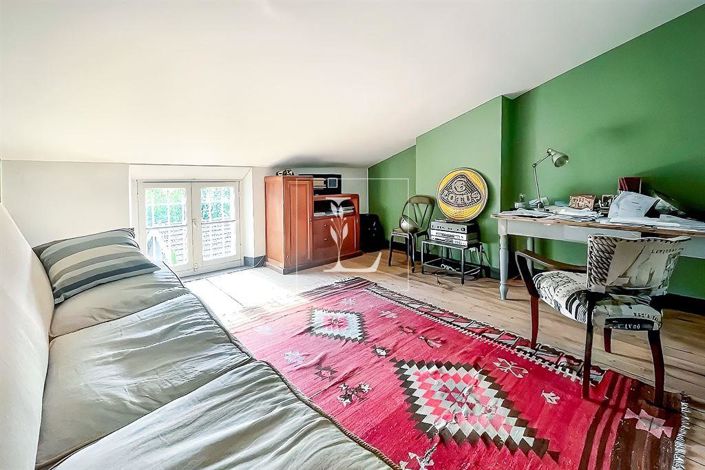 Image No.19-6 Bed Property for sale