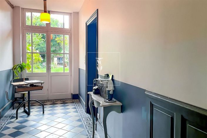 Image No.6-6 Bed Property for sale