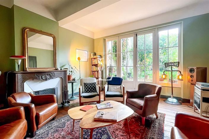 Image No.8-6 Bed Property for sale