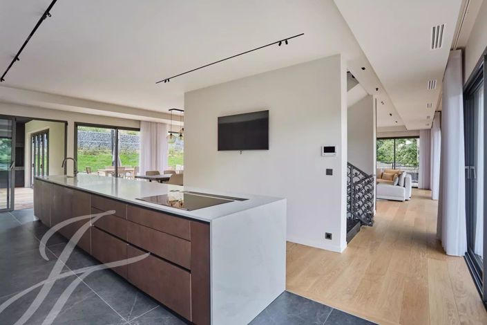 Image No.5-5 Bed House for sale