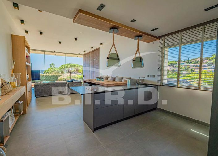 Image No.4-2 Bed House for sale