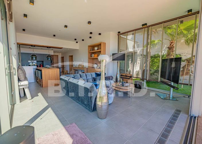 Image No.5-2 Bed House for sale