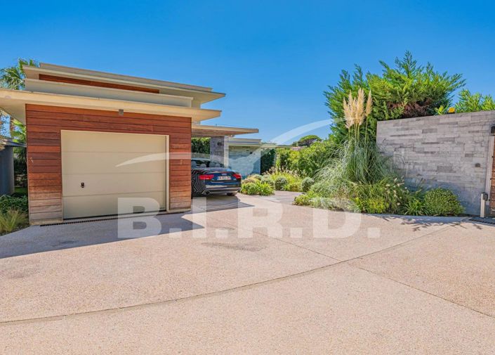 Image No.8-2 Bed House for sale