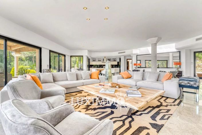 Image No.5-6 Bed House for sale