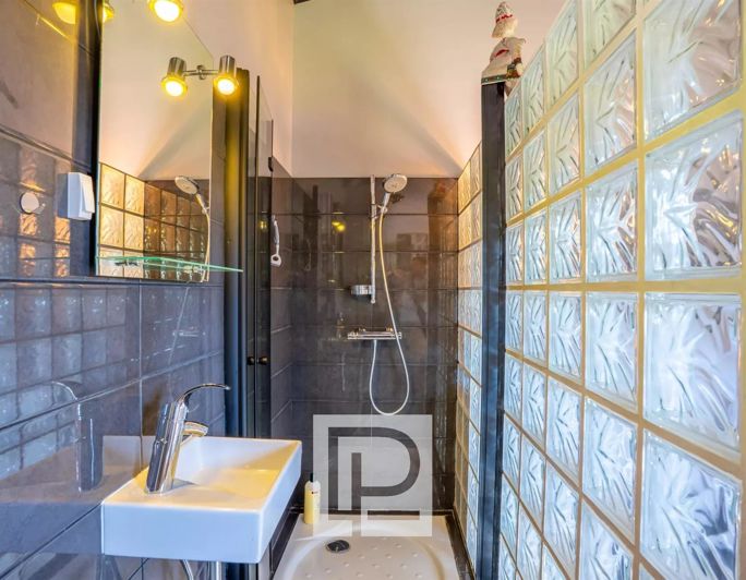 Image No.22-6 Bed House for sale