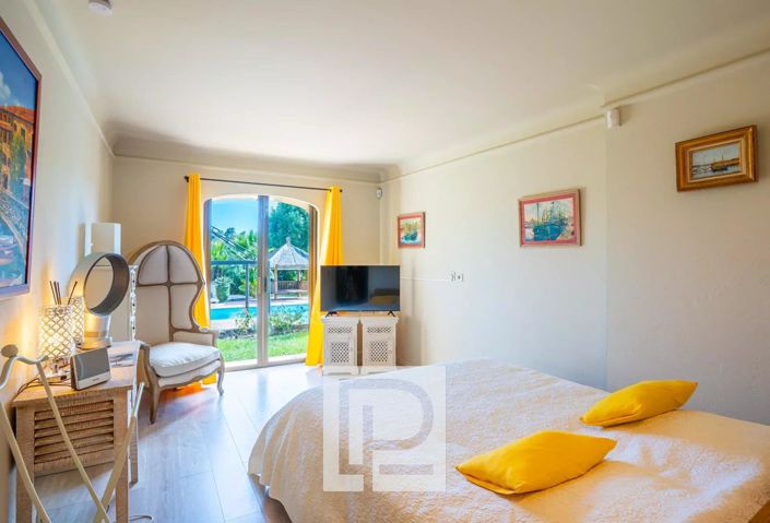 Image No.23-6 Bed House for sale