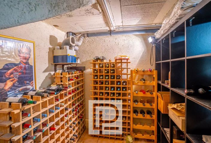 Image No.26-6 Bed House for sale