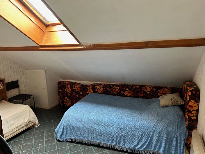 Image No.8-5 Bed House for sale