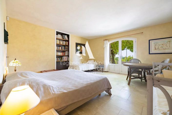 Image No.18-6 Bed House for sale