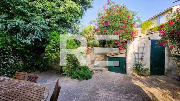 Image No.8-6 Bed House for sale