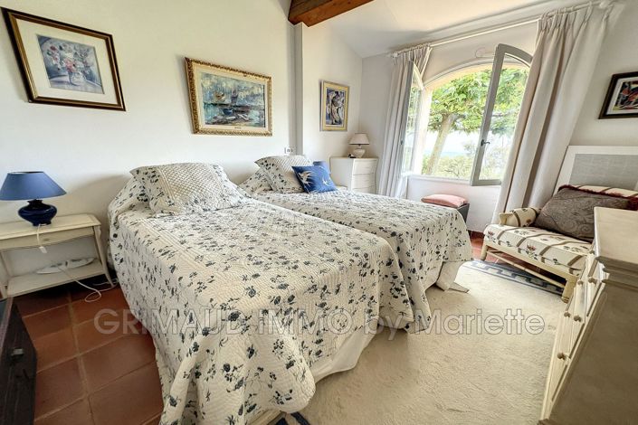 Image No.16-5 Bed House for sale