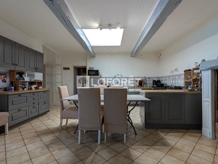 Image No.8-5 Bed Property for sale