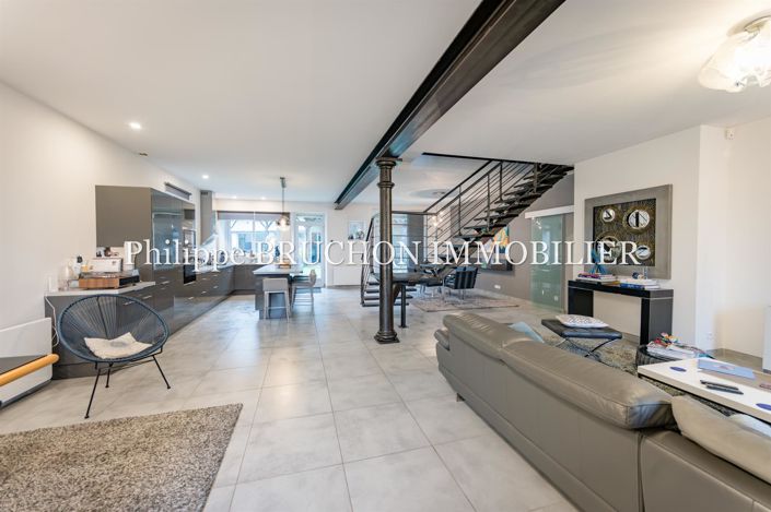 Image No.1-6 Bed House for sale