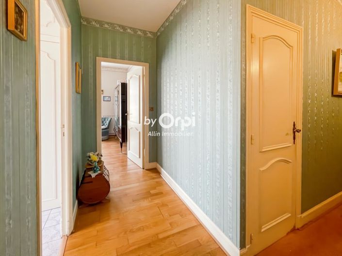 Image No.17-4 Bed House for sale