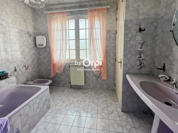 Image No.22-4 Bed House for sale