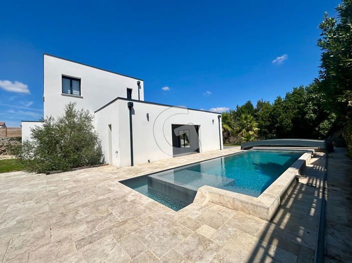 Image No.1-3 Bed House for sale