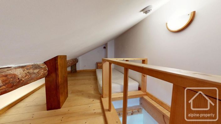 Image No.25-8 Bed Property for sale