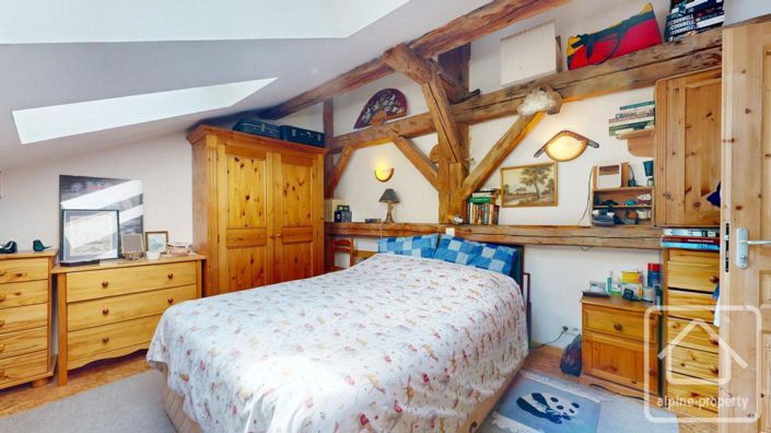 Image No.27-8 Bed Property for sale