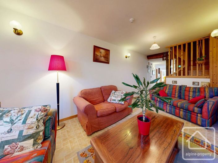 Image No.3-8 Bed Property for sale